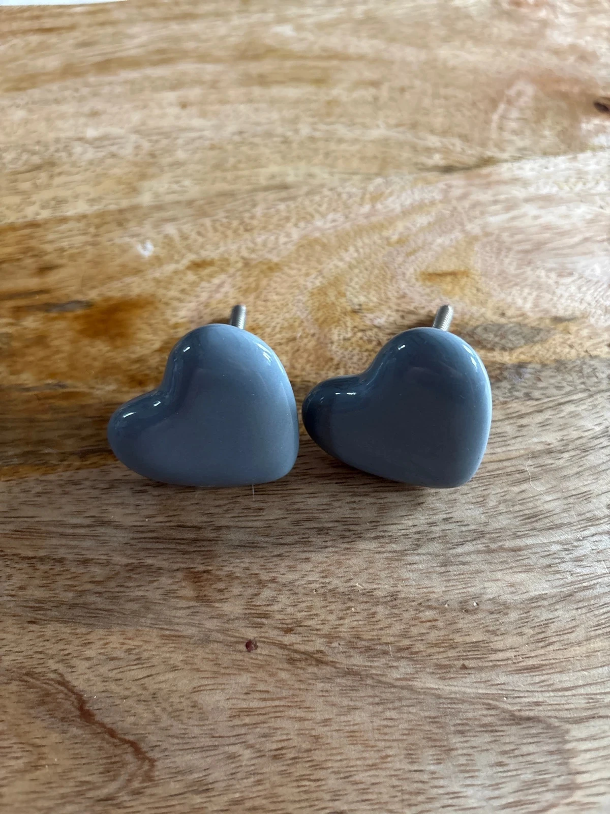bouton de meuble cœur gris